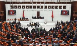 Meclis’te yeni grup kuruluyor! Detayları Ahmet Davutoğlu duyurdu!