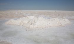 İran’daki Urmiye Gölü tuz çölüne dönüştü!