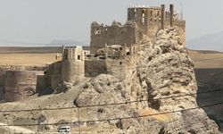 Turizme canlılık getirecek Hoşap Kalesi’ndeki restorasyon devam ediyor