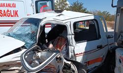 Van’da kamyonet ile kamyon çarpıştı, 2 yaralı