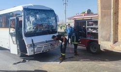 Van’da midibüs ile kamyonet çarpıştı: 3 kişi yaralandı