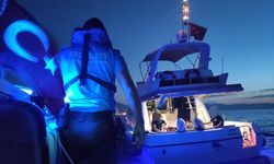 Van’da deniz polisleri Van Gölü'ndeki denetimlerini sürdürüyor