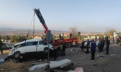 Son Dakika! Freni patlayan kamyon dehşet saçtı: 5 kişi öldü, 5’i ağır 17 kişi yaralandı!