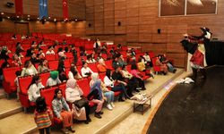 Van Büyükşehir Belediyesi'nden vatandaşlara ücretsiz tiyatro etkinliği
