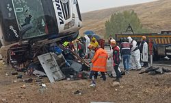 Van otobüsü Sivas'ta kaza yaptı! Ölü sayısı 7’ye yükseldi
