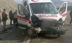 Van’da hasta taşıyan ambulans kaza yaptı, 4 kişi yaralandı!