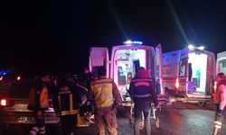 Van'da iki araç çarpıştı, 3'ü çocuk 10 kişi yaralandı!