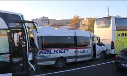 İşçileri taşıyan 3 otobüsle bir minibüsün karıştığı zincirleme kazada 36 kişi yaralandı