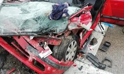 Otomobil TIR’a arkadan çarptı: 4 kişi öldü, 1 kişi ağır yaralandı!