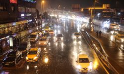 İstanbul’da sağanak etkili oldu, trafik yoğunluğu yaşandı 