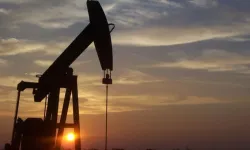 Brent petrol yüzde 4'ten fazla geriledi! Varili 78,91 dolar