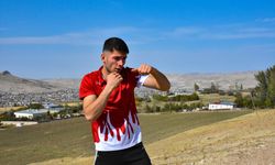 Vanlı Milli kick boksçu Soner Dilmaç’tan dünya şampiyonluğuna