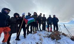 Aktivistler, Pamuk Dağı’nda Filistin bayrağı açtı!