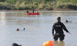 Van dalgıç ekipleri Dicle Nehri’nde kaybolan kızı arama çalışmalarına destek verdi!
