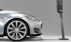 Tesla modellerine kablosuz şarj devri