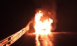 Van-Hakkari karayolunda korkutan yangın! Seyir halindeki araç alev aldı…