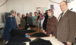 Van’da dikilen elbiseler Gazzeli kadın ve çocukları ısıtacak!