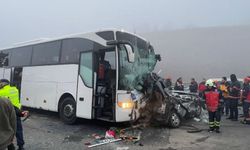 Katliam gibi kaza! 7 aracın karıştığı zincirleme kazada 10 kişi öldü, 59 kişi yaralandı!