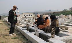 Deprem şehitliğinde buruk yılbaşı