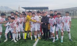 Van Büyükşehir Belediyespor 2023 yılını kupa ile uğurladı