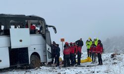 Kars'ta otobüs kazası anbean kameraya yansıdı!