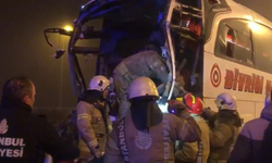 İstanbul'a giden yolcu otobüsü tıra çarptı: 19 yaralı!
