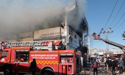 Van’da iş yerinde çıkan yangına ekiplerin zamanında müdahalesi büyük faciayı önledi!