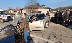 İki aracın çarpıştığı kazada aynı aileden 2 öldü, 2 yaralandı!