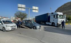 Van’da otomobille tır çarpıştı: 1 ölü, 2 yaralı