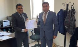 Gürpınar Belediye Başkanı Ertaş, mazbatasını aldı