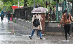 Van'da yağışlar daha ne kadar etkili olacak? Meteoroloji tarih ve saat verip uyardı!