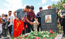 Amedspor şampiyonluk kupasını Şehmus Özer’in mezarı götürdü