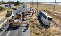 Kontrolden çıkan yolcu otobüsü devrildi: 6 kişi yaralandı!