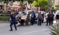 Kamyonet polis aracının üzerine uçtu: 2 yaralı