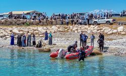 Son dakika! 9 gün önce Van Gölünde kaybolan gencin cesedi bulundu!