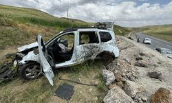 Van’da takla atan araç 3 metrelik istinat duvarının üzerine çıktı: 3 yaralı