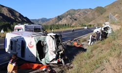 Ambulans ile otomobil çarpıştı: 4 kişi öldü, 1 kişi ağır yaralandı!