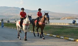 Van Emniyet Müdürlüğü bünyesindeki atlı polis birliği devriye attı!