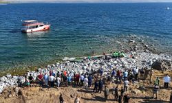 Van Gölü’ne yüzme maratonu düzenlendi