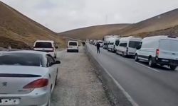 Van’da iki tır çarpıştı, yol ulaşıma kapandı!