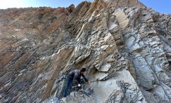 Hakkari-Van kara yolunda tehlikeli çalışma!