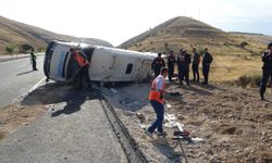 Malatya'da yolcu minibüsü devrildi: 17 yaralı