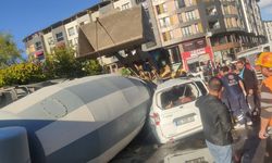 Beton mikseri aracın üzerine devrildi: 1 yaralı