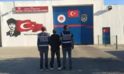 15 ayrı suç kaydı olan firari, banyo duvarında yakalandı!