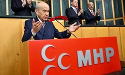 'Öcalan' için çağrıda bulunan Bahçeli'nin yakasındaki rozet dikkat çekti!