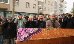 Genç hemşire evinde ölü bulundu!