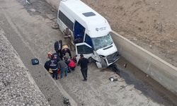 Van'da minibüs kanala uçtu:1 kişi hayatını kaybetti