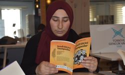 TÜGVA'nın 'Kitap Kurdu Projesi' ile Van'da binlerce öğrenciyi kitapla buluşuyor