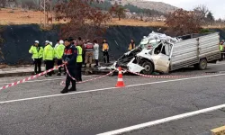 Tıra arkadan çarptı, sürücü kaza yerinde hayatını kaybetti!