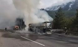 Otoyolda feci korkunç yangın: Yolcu otobüsü alev alev yandı